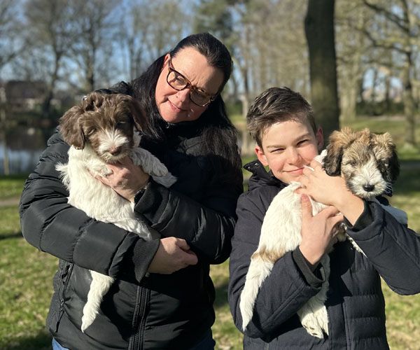 Pups verwacht Lizzy en Stevie